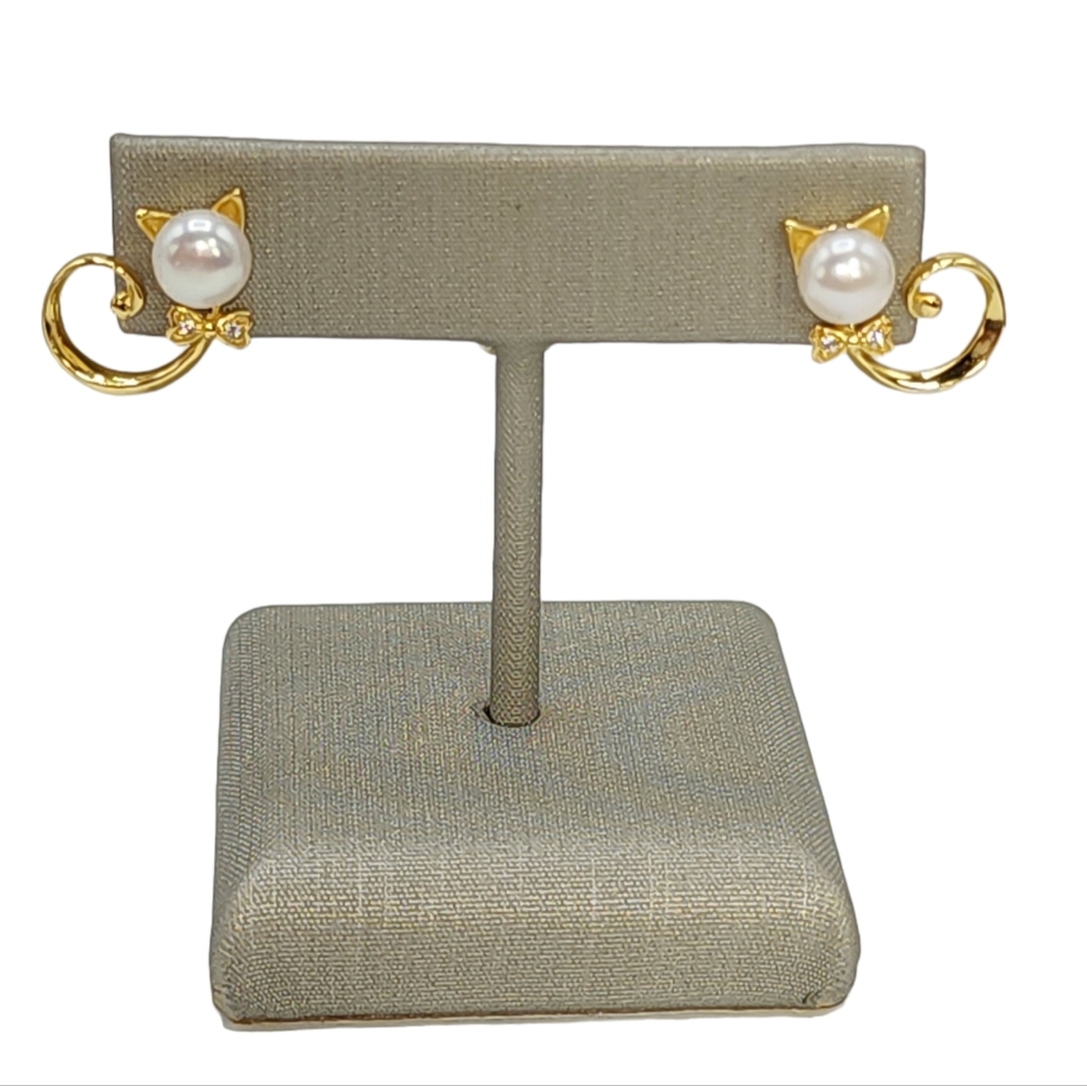 925S Gold Plated‎ 6mm White Cultured Freshwater Pearl Cat Shape Stud Earrings